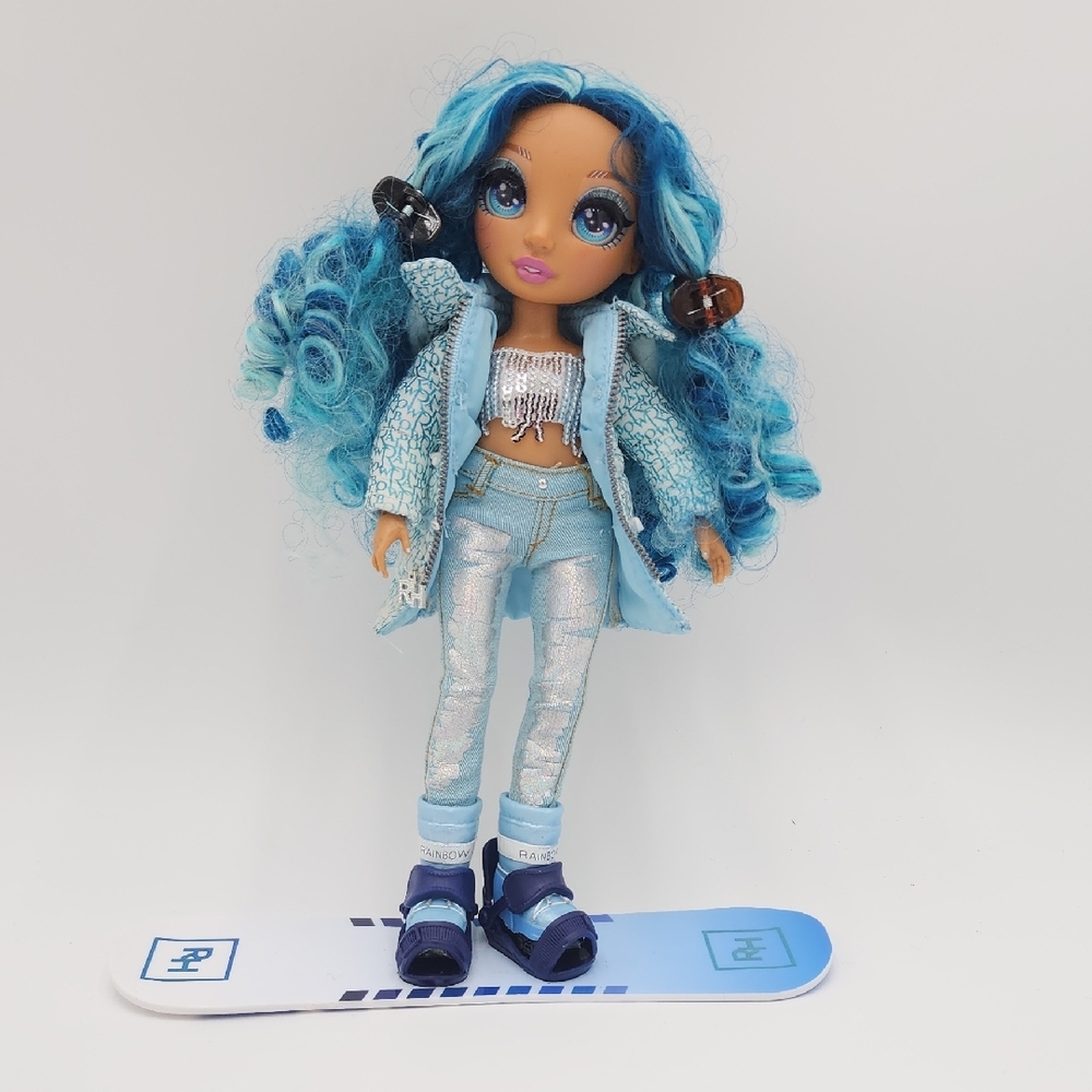 Rainbow High Skylar Bradshaw Blue Fashion Doll with‎ Snowboard